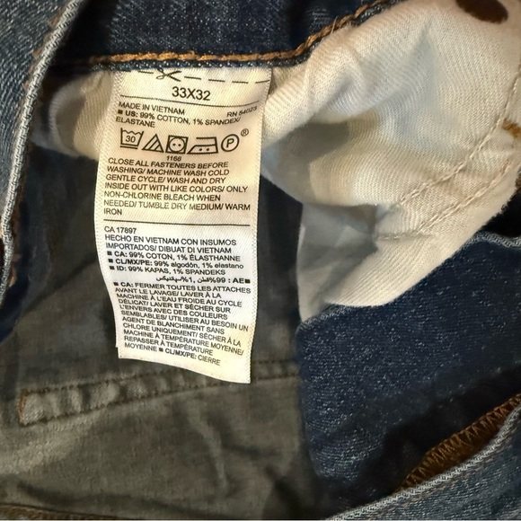 Old Navy - Built-In Flex Athletic Jeans - 33x32 - Picture 4 of 4